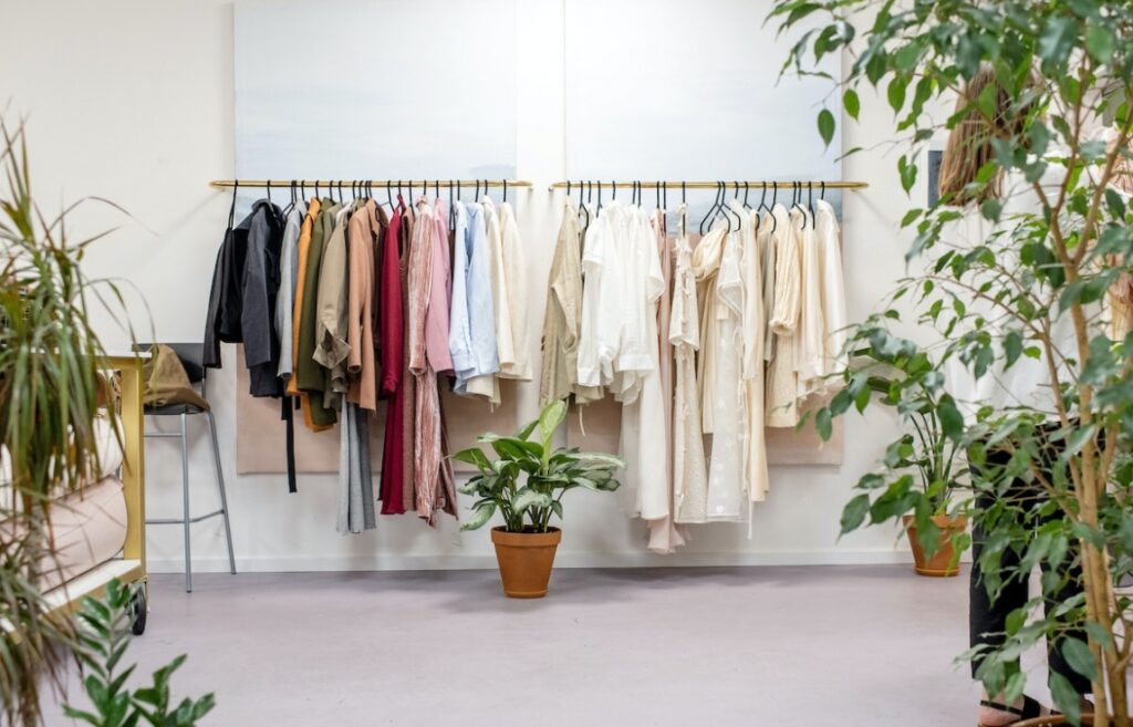 Kampania "Myślę~ nie marnuję" apeluje o świadome zarządzanie garderobą