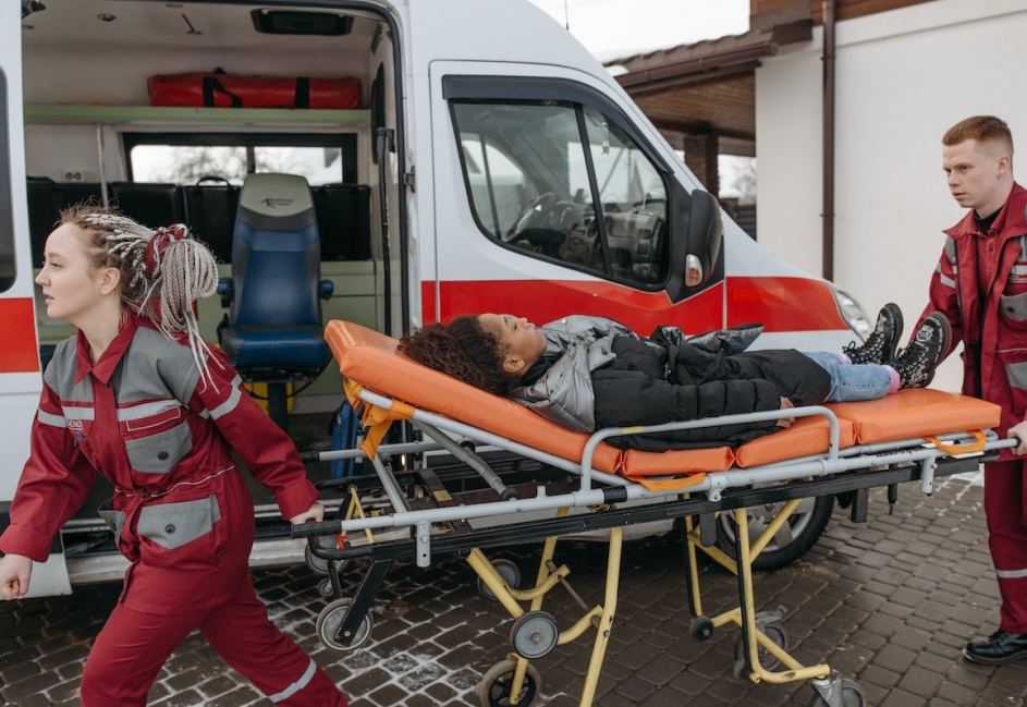 Wypadek w Ursusie: Pijany cyklista hospitalizowany po kolizji z samochodem