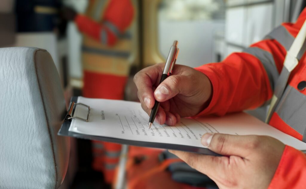 Wypadek drogowy w Ursusie: Trzy samochody, w tym jeden z wypożyczalni, brały udział