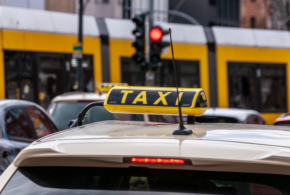 Operacja "PRZEWOZY 2023" realizowana przez stołecznych policjantów na rzecz bezpieczeństwa transportu osób