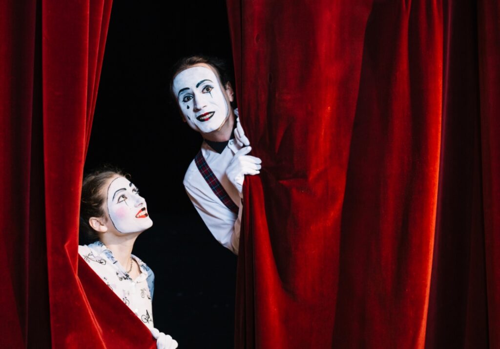 Warszawskie teatry w listopadzie i grudniu – bogactwo nowych spektakli na widownię