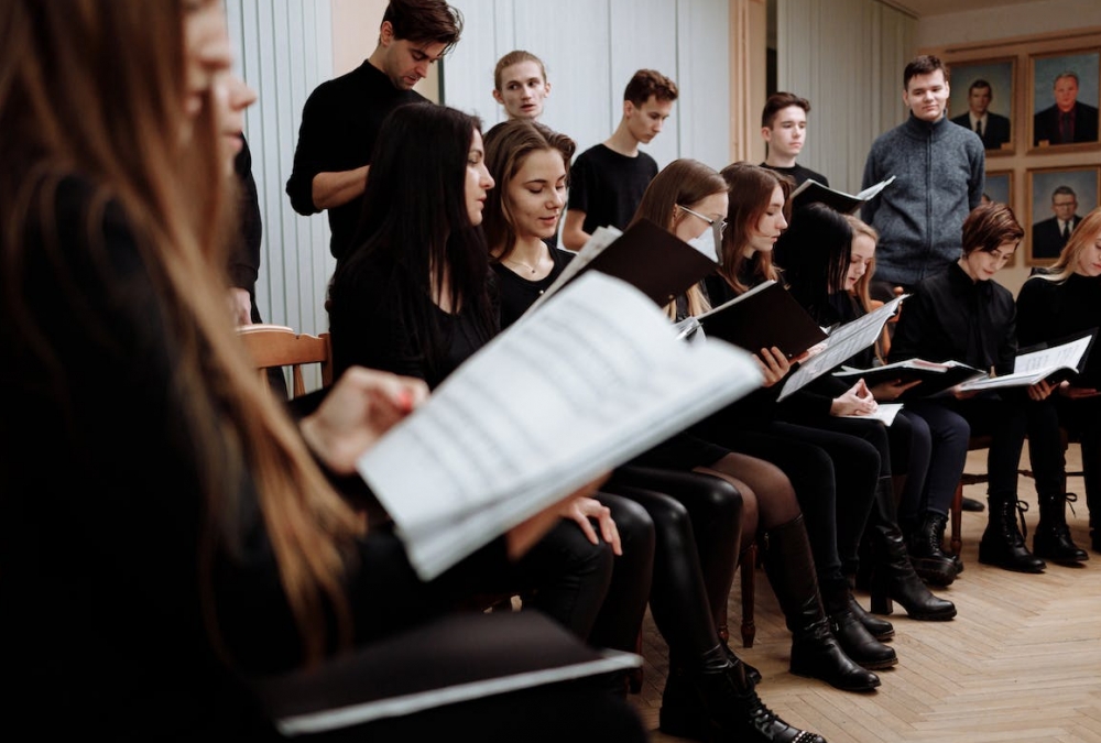 Uczniowie i nauczyciele Szkoły Podstawowej nr 382 zaśpiewali na koncercie wigilijnym pod hasłem "Niech nie zabraknie miłości"