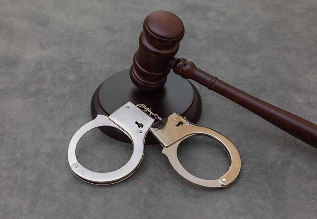 Sukces policyjny w Ochocie: 33-latek zatrzymany za narkotyki i ignorowanie sygnałów drogowych