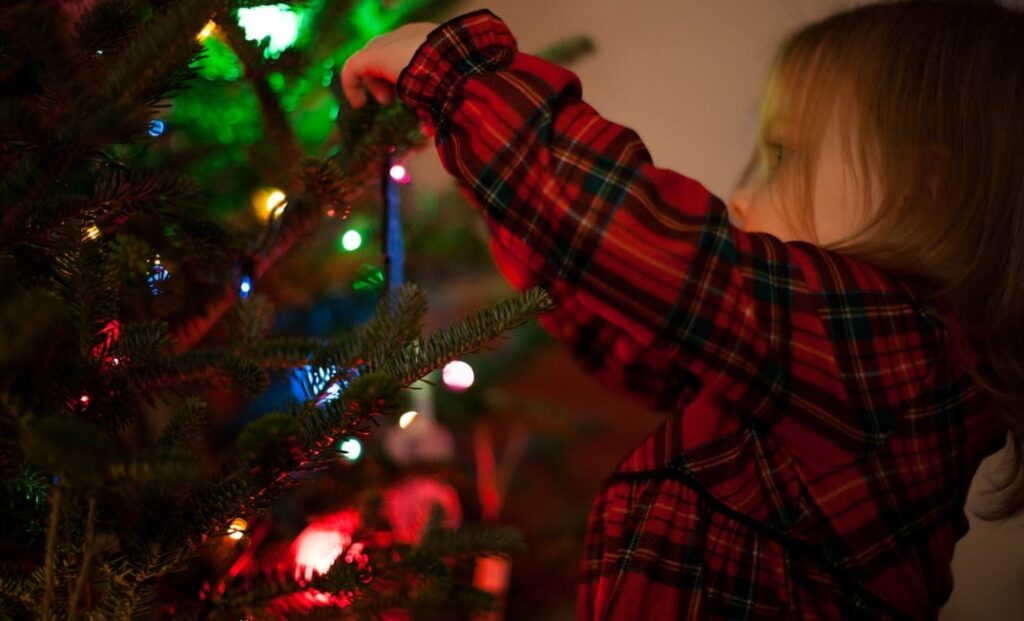 Krakowskie Przedmieście zaprasza na świąteczne atrakcje z multimedialną iluminacją i gigantyczną choinką