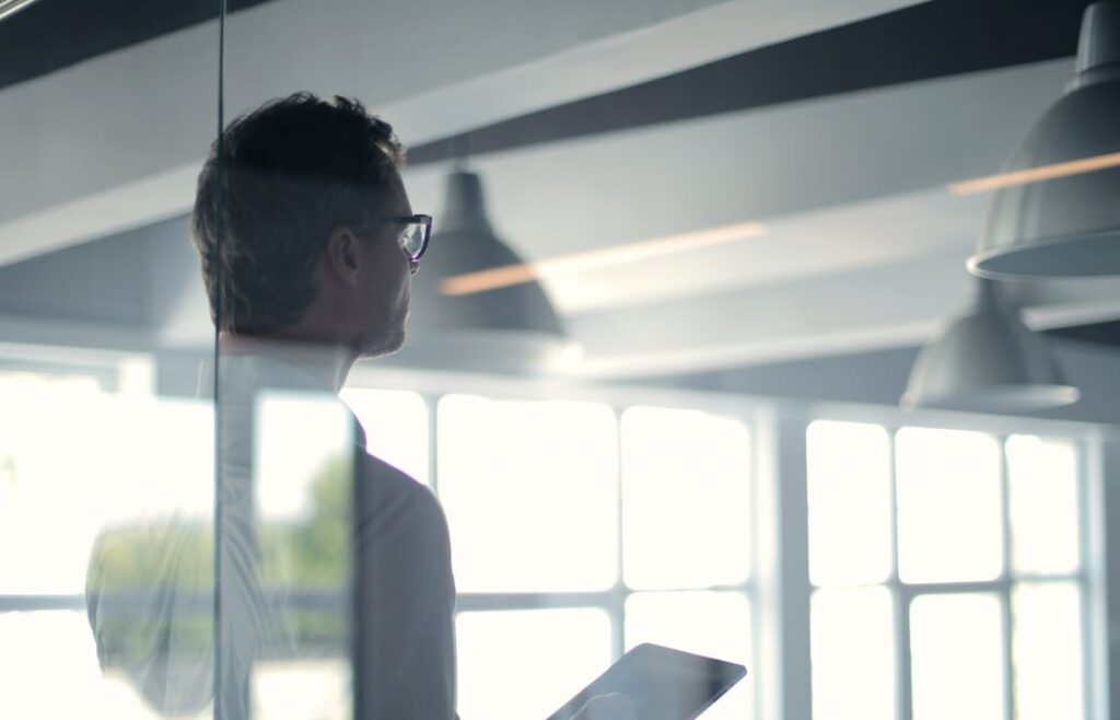 Ursus: Proces regulacji prawa własności do historycznej działki i dylematy związane ze stanem technicznym muru