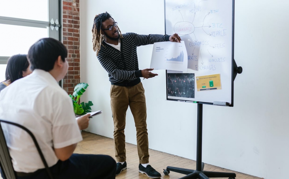Współpraca Uniwersytetu Trzeciego Wieku w Ursusie z policją na rzecz prewencji oszustw