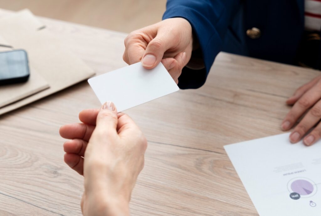 Zatrzymanie młodego Ukraińca w Warszawie: fałszywe prawo jazdy i handel narkotykami