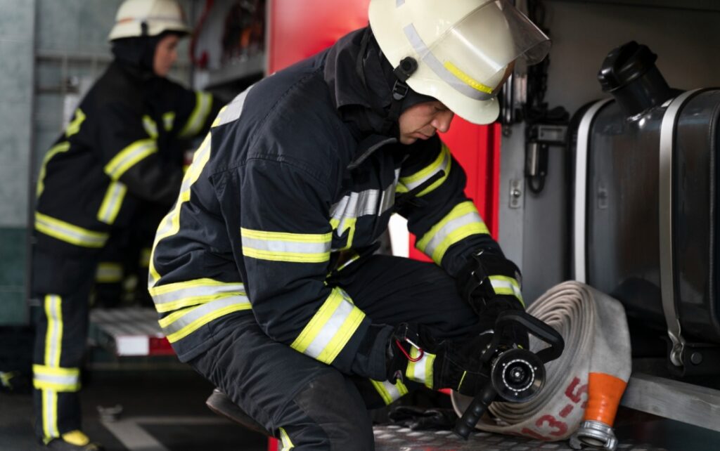 Wynikłe z podpalenia zagrożenie zmusiło do ewakuacji mieszkańców bloku na Limanowskiego