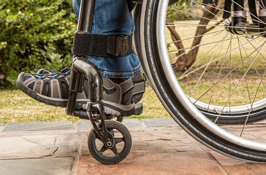 Warszawa staje się coraz bardziej dostępna dla mieszkańców z niepełnosprawnościami