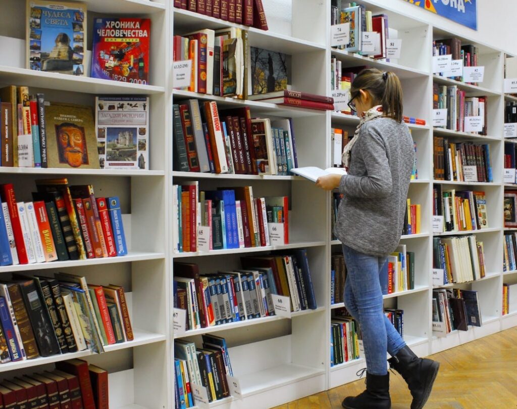 Nowoczesna szkoła podstawowa z biblioteką i infrastrukturą sportową powstaje przy ulicy Silnikowej