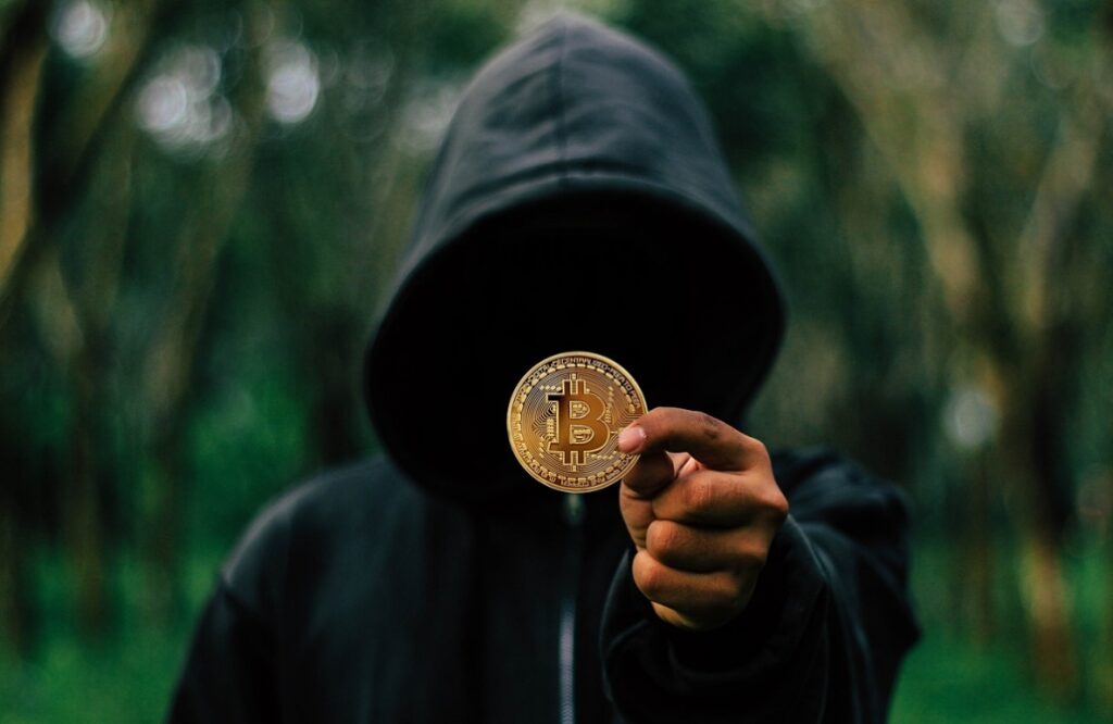 Oszust z Ukrainy wyłudził 60 000 PLN na fałszywej inwestycji w kryptowaluty – został zatrzymany przez otwocką policję