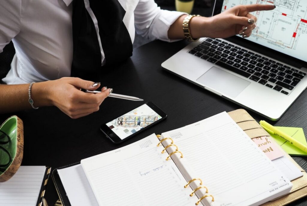 Odnowa historycznej kamienicy Szpitalna zlokalizowanej na skrzyżowaniu placu Zamkowego i ulicy Piotra Biegańskiego