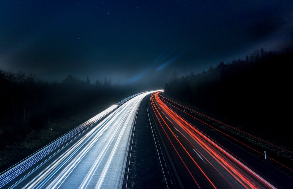 Intensyfikacja działań warszawskiej policji przeciwko nielegalnym wyścigom samochodowym