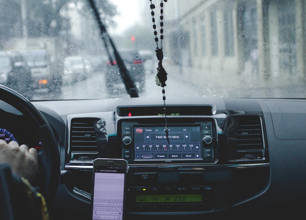 Podczas kontroli drogowej na warszawskiej Ochocie zatrzymano dwóch Gruzinów: jeden poszukiwany, drugi nielegalnie w kraju