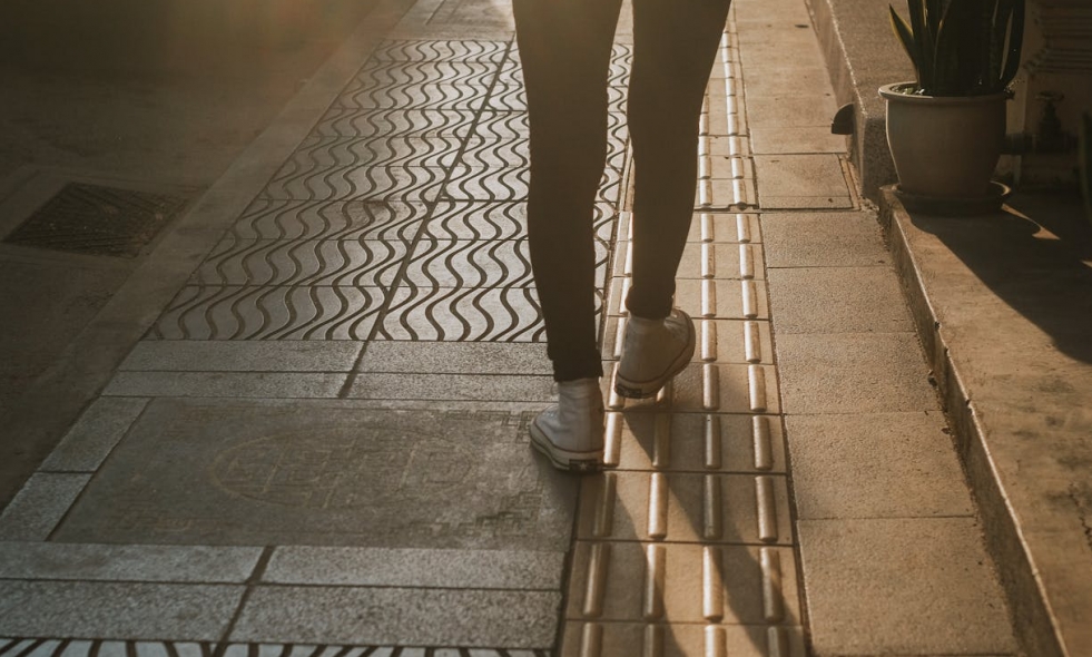 Paradoks mobilności miejskiej: pracownicy Urzędu Dzielnicy Ursus wybierają spacer zamiast samochodu