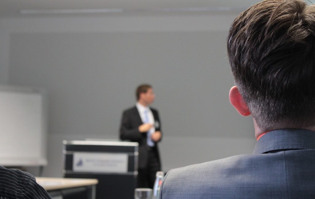 97. spotkanie Młodzieżowej Rady Dzielnicy Ursus w Warszawie z udziałem burmistrza Bogdana Olesińskiego