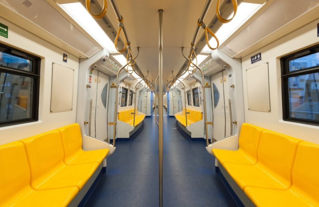 Poprawy w systemie Szybkiej Kolei Miejskiej: częstsze połączenia i dłuższe trasy