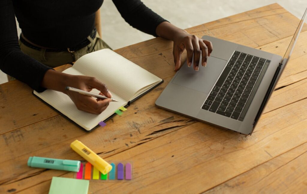 Sytuacja z nielegalnymi składowiskami śmieci przy ulicach Giserskiej i Tadeusza Hennela