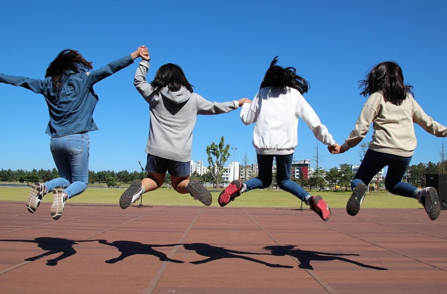 Trzydzieści lat inspirującego zaangażowania młodzieży: Jubileusz Ogólnopolskiego Samorządowego Konkursu Nastolatków „Ośmiu Wspaniałych”