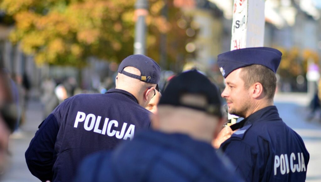 Ratownicza interwencja policjantów z Komendy Rejonowej Policji Warszawa III, którzy ocalili życie 87-letniej kobiety