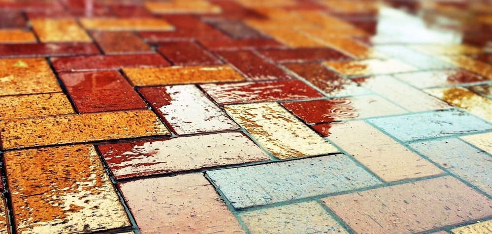 Chodnik przy ulicy Drzymały odzyskał swój blask po gruntownym remoncie