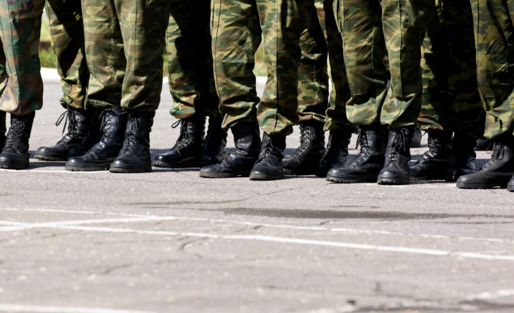 Imponująca defilada i kluczowe wydarzenia sportowe w Warszawie podczas Święta Wojska Polskiego zabezpieczone przez policję