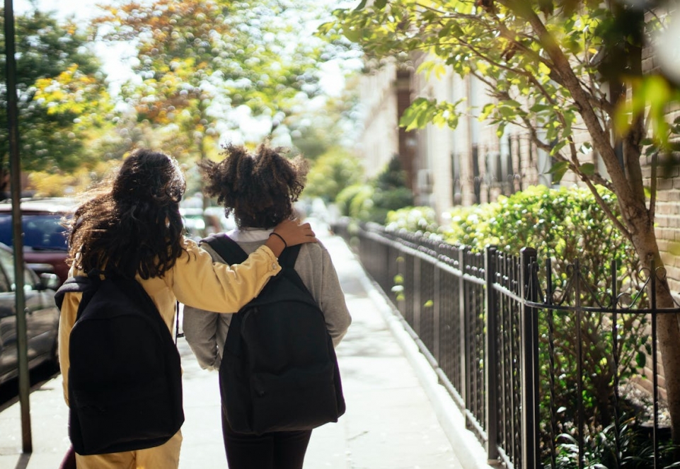 Operacja "Bezpieczna Droga do szkoły 2024": Policja z Warszawy czuwa nad bezpieczeństwem najmłodszych