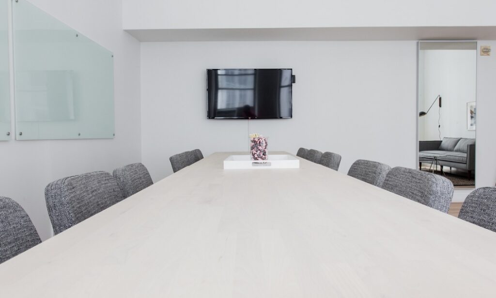 Planowany remont chodnika przy ulicy Konińskiej – zmiana na płyty betonowe