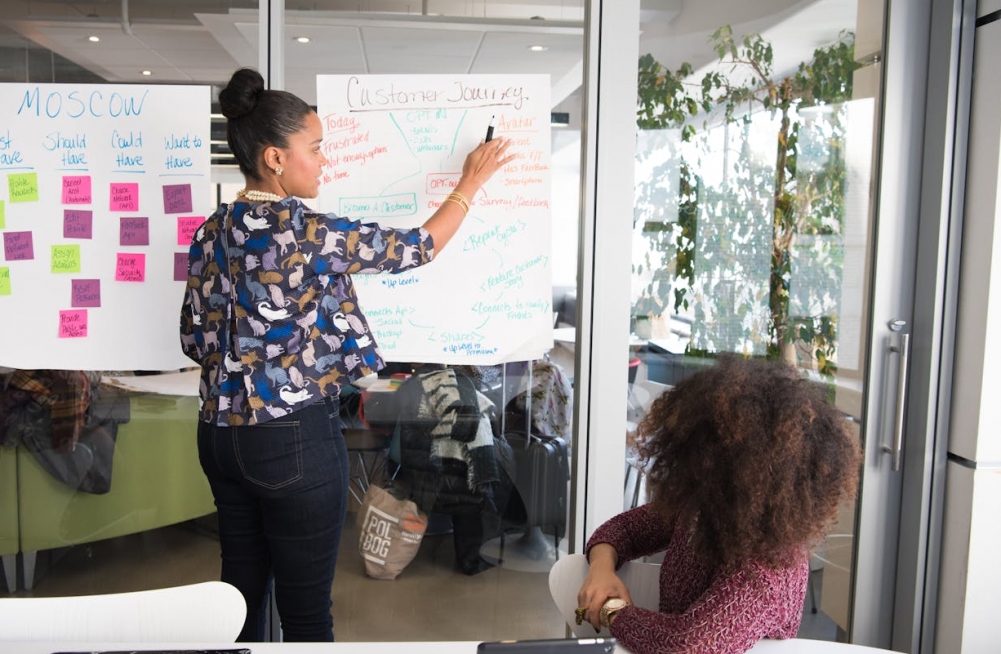 Policjanci z Komendy Rejonowej Policji Warszawa III uczestniczą w pikniku rodzinnym w Parku Szczęśliwickim