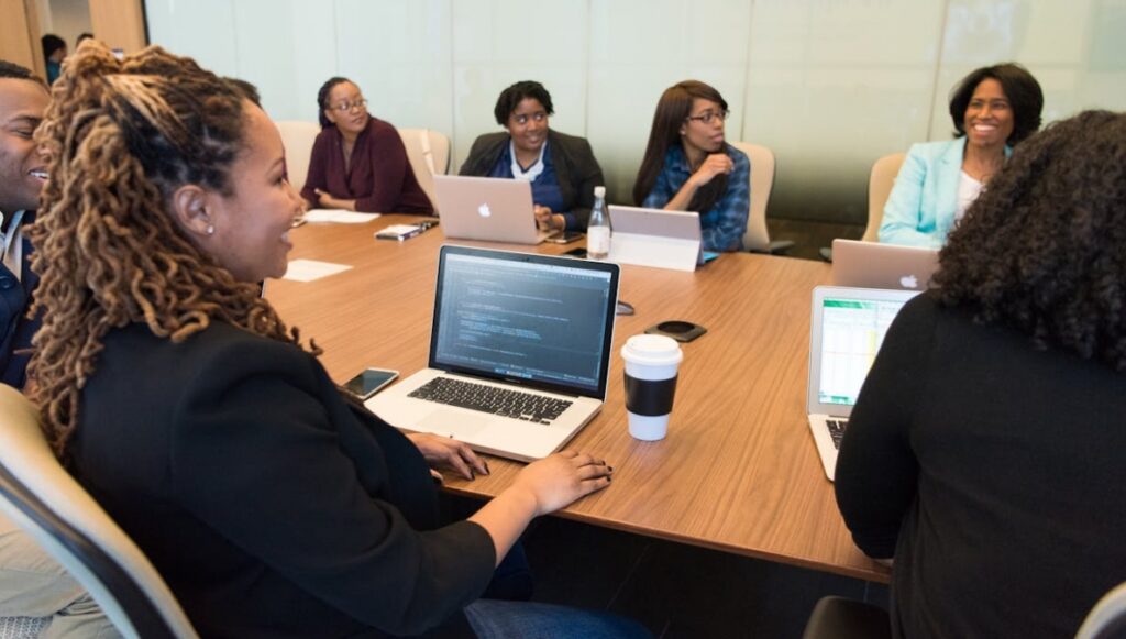 Podpisanie umowy na modernizację terenów szkolnych przy ulicy Silnikowej