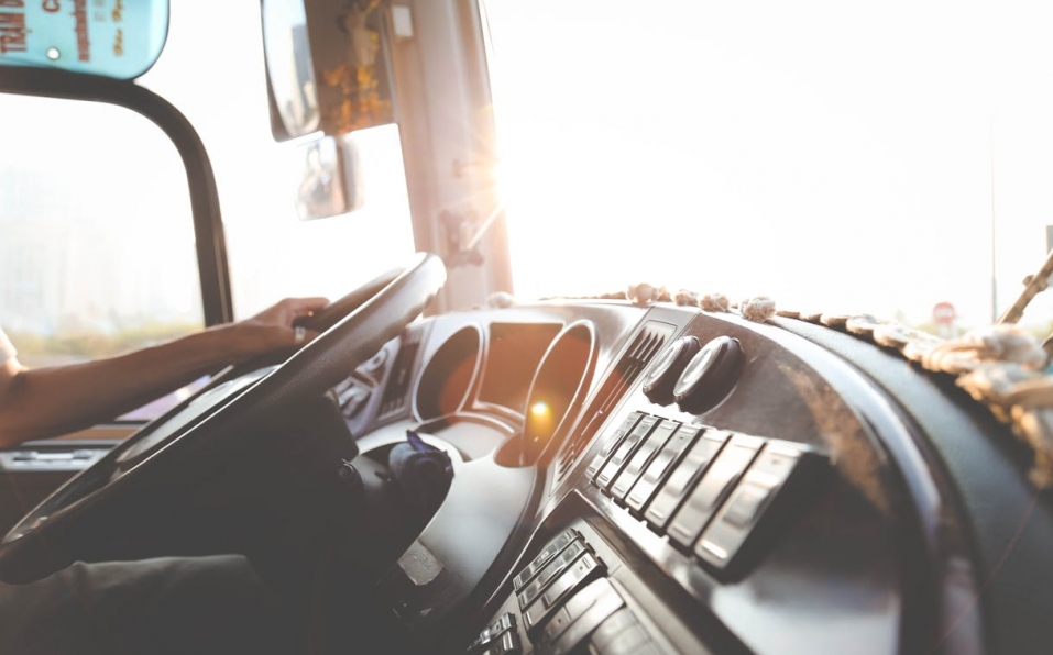 Początek prac nad regulacją ruchu w okolicach dawnej pętli autobusowej na Niedźwiadku