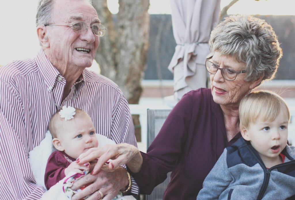 Roczne obchody Dni Seniora: spotkanie zarządu dzielnicy Ursus z seniorami