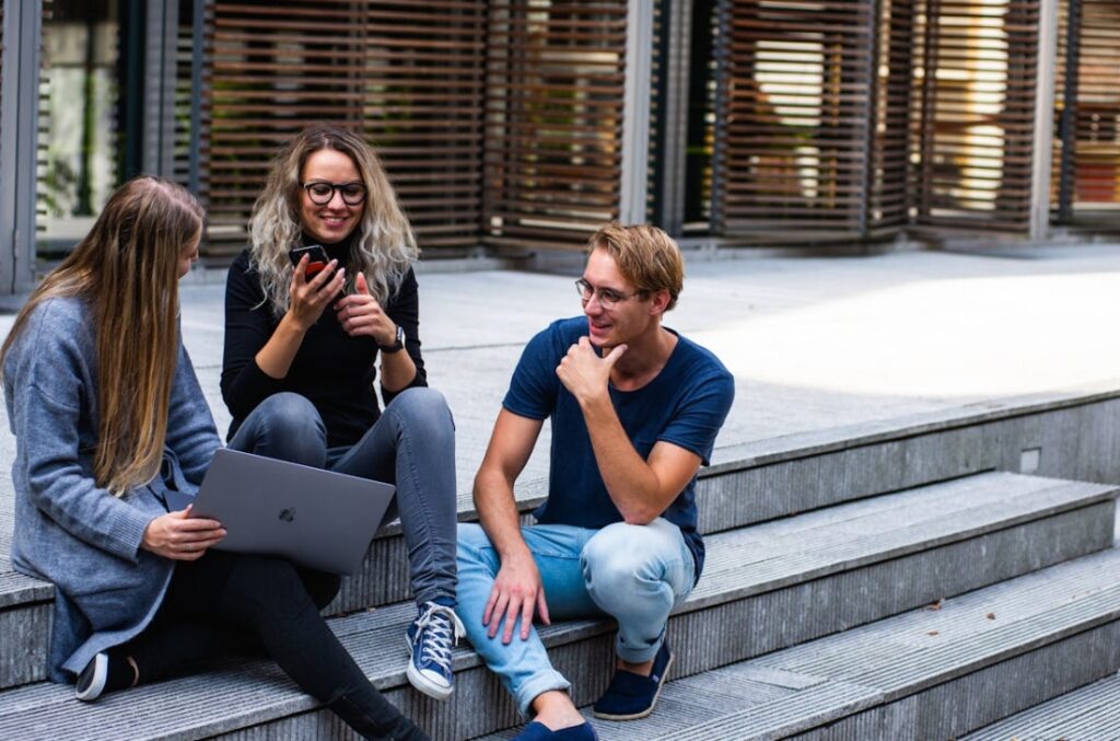 103. Sesja Młodzieżowej Rady Dzielnicy Ursus: Podsumowanie projektu i debata o mediach szkolnych