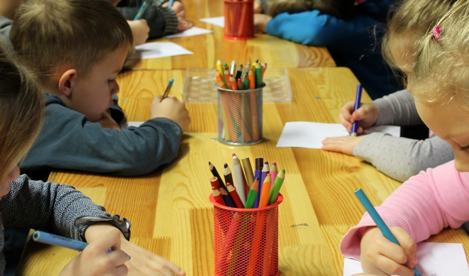 Przedszkole numer 194 świętuje swoją 55 rocznicę – dzieci umilają czas występami