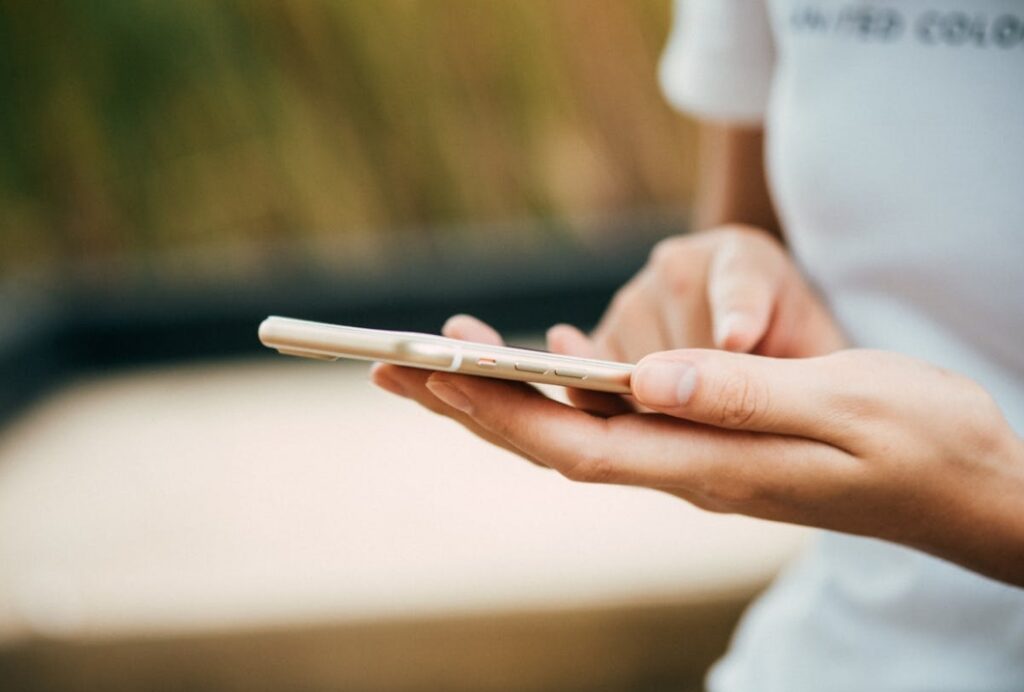 Ruch "Bezpieczny Ursus" namawia: "Odłóż telefon i żyj!"