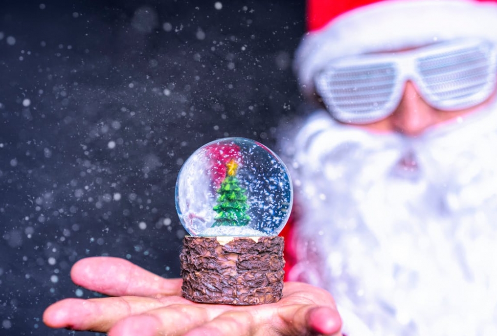 Świąteczne atrakcje w Ursusie: Mikołaj, konkurs plastyczny i spektakl teatralny