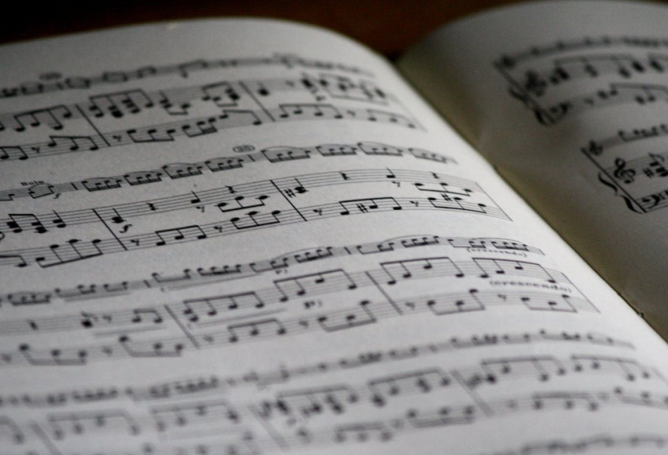 Antologia tekstów piosenek warszawskich: zbiór 77 utworów od XVIII wieku do 2023 roku