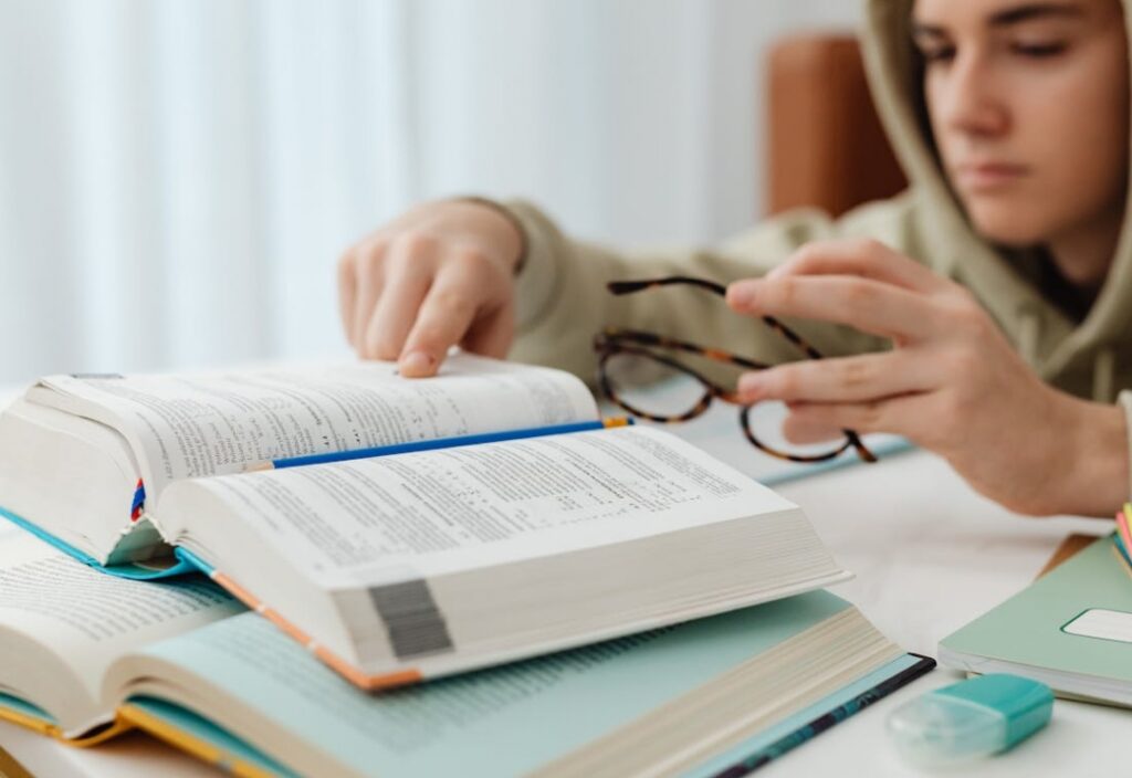 Starania Policji o Bezpieczeństwo Młodzieży Podczas Gali Korczakowskiej w Liceum Nr 2