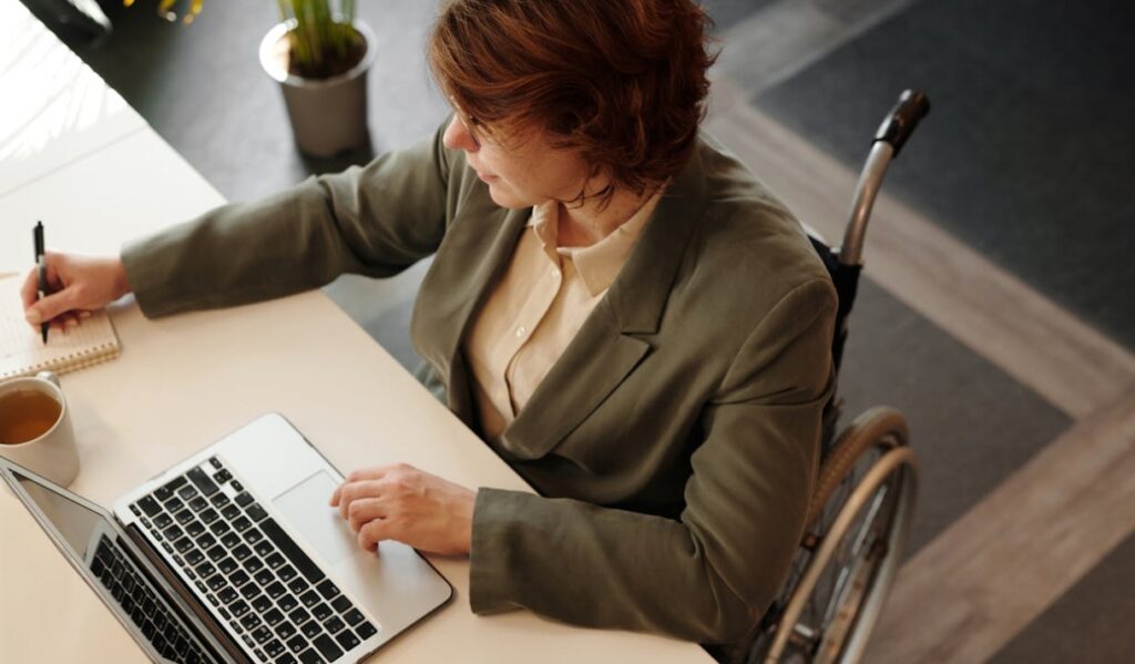 Uczczenie dwudziestolecia działalności Zakładu Remontów i Konserwacji Dróg z udziałem Burmistrza Bogdana Olesińskiego