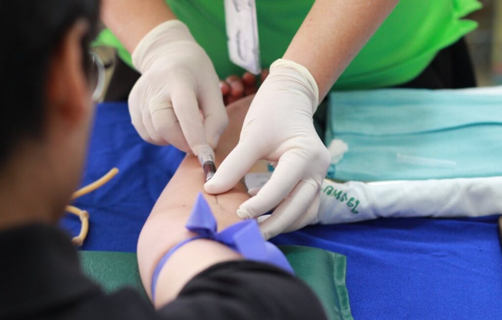 Osiągnięcia i podziękowania Klubu Honorowych Dawców Krwi PCK Ursus po trzech latach prowadzenia akcji krwiodawstwa