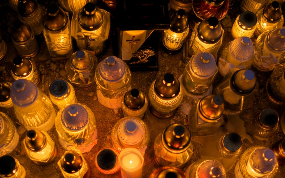 Ceremonia upamiętnienia ofiar Holokaustu i przestroga przed nienawiścią