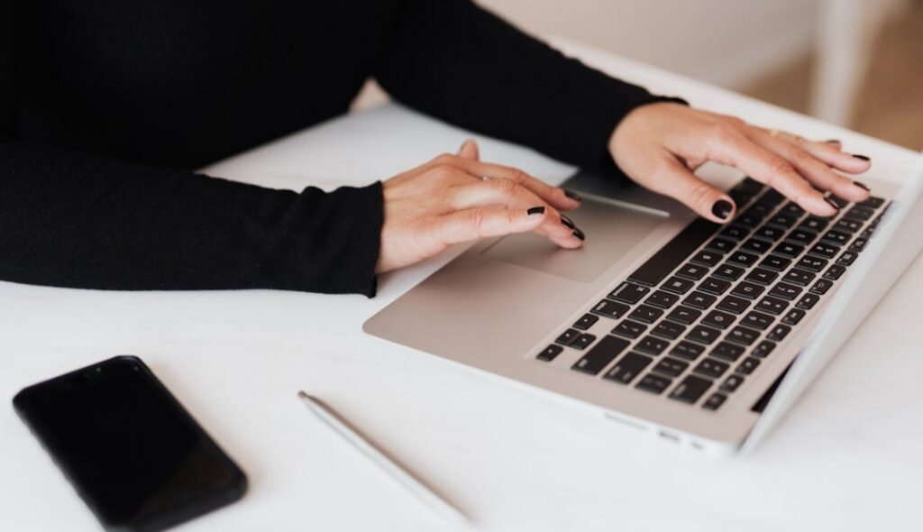 Podziękowanie starosty krapkowickiego dla radnych Warszawy za pomoc przy odbudowie mostu