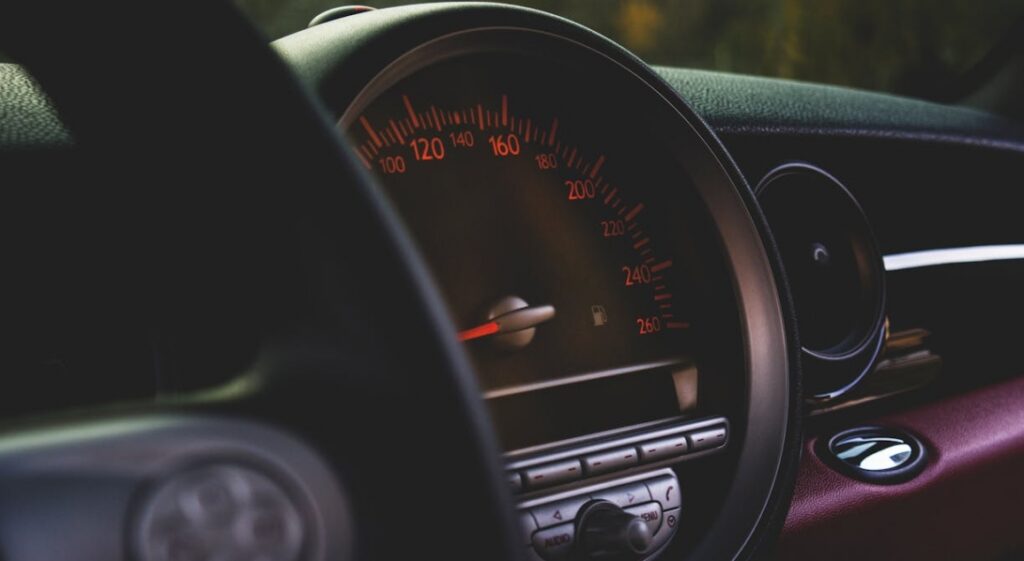 Złamanie zakazu prowadzenia pojazdów przez 44-latka zatrzymanego przez policję