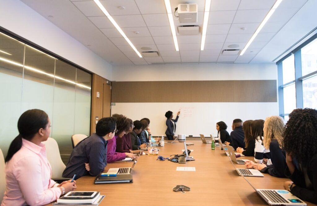 Uroczysta zbiórka z okazji Dnia Służby Cywilnej w Komendzie Rejonowej Policji Warszawa III