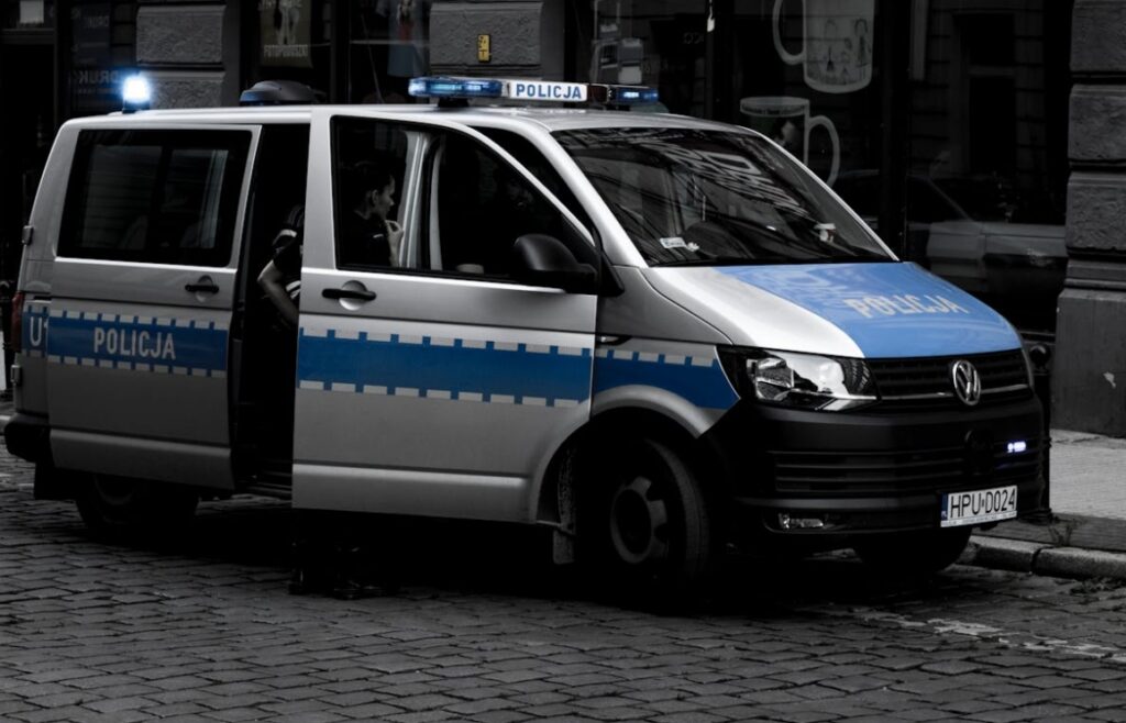 Ursuska policja zatrzymuje obywatela Ukrainy z bronią pneumatyczną w dzielnicy Włochy